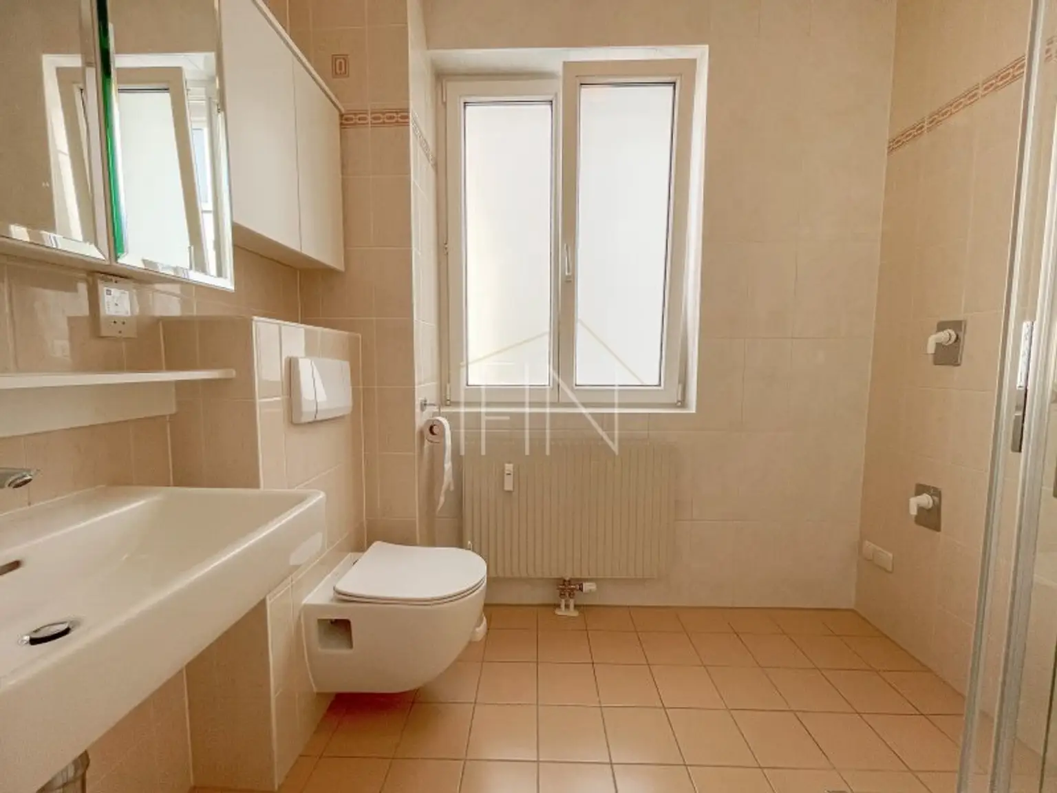 Schöne 2-Zimmer-Wohnung mit Garage in U-Bahn Nähe