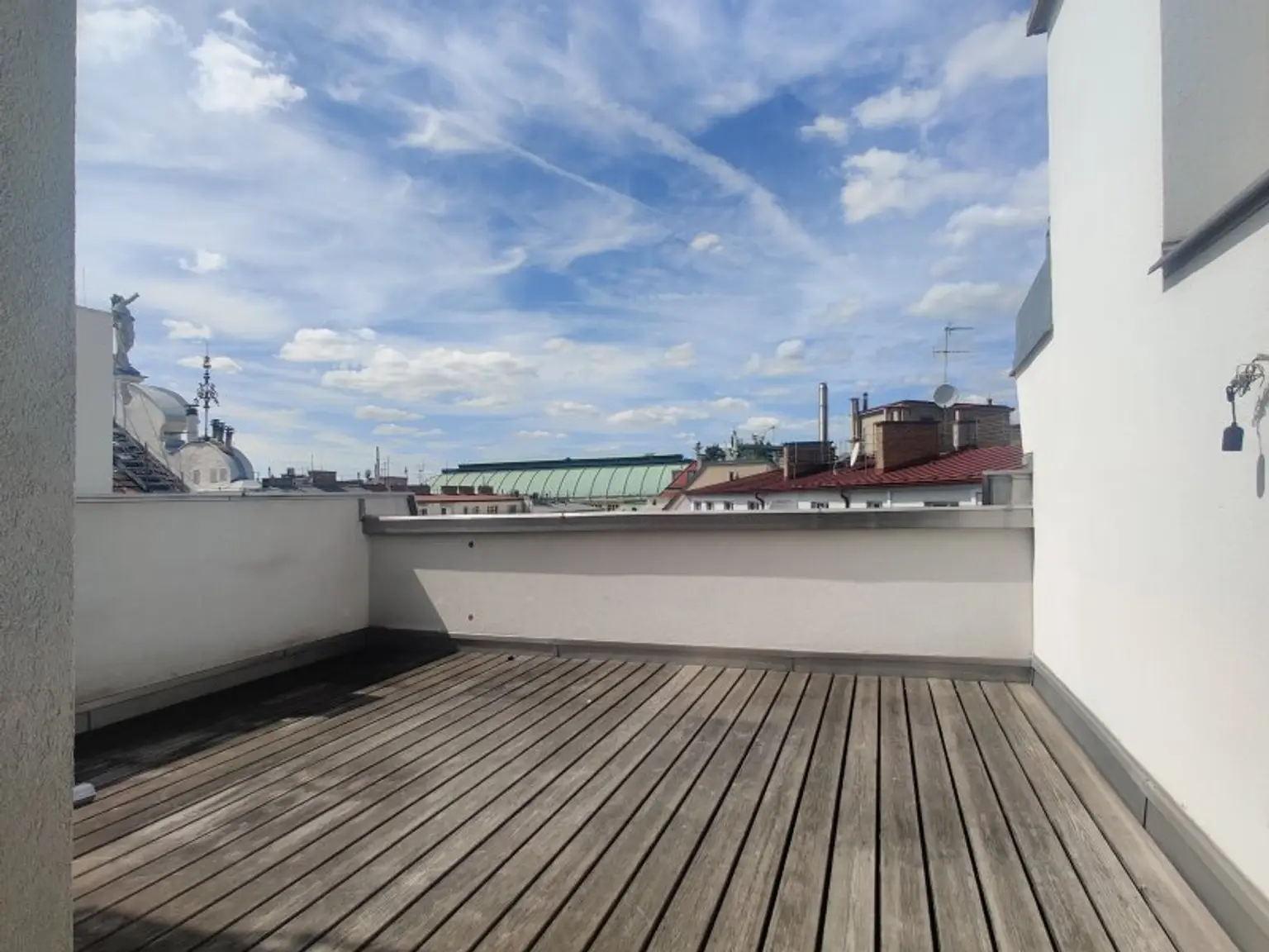 Über den Wolken Nahe der Staatsoper