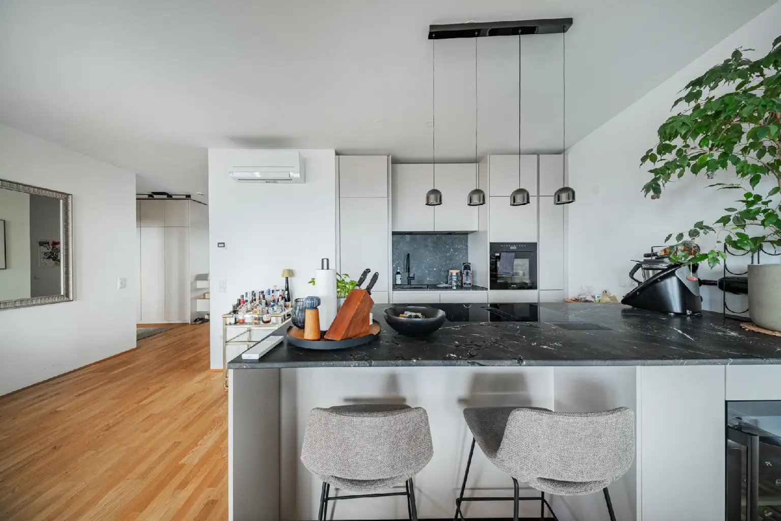 Penthouse im 34. OG mit Terrasse I 360° Wienblick I Designküche I TG Platz mit E-Ladestation