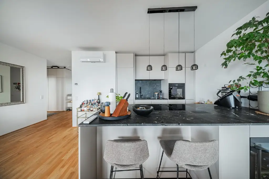 Penthouse im 34. OG mit Terrasse I 360° Wienblick I Designküche I TG Platz mit E-Ladestation