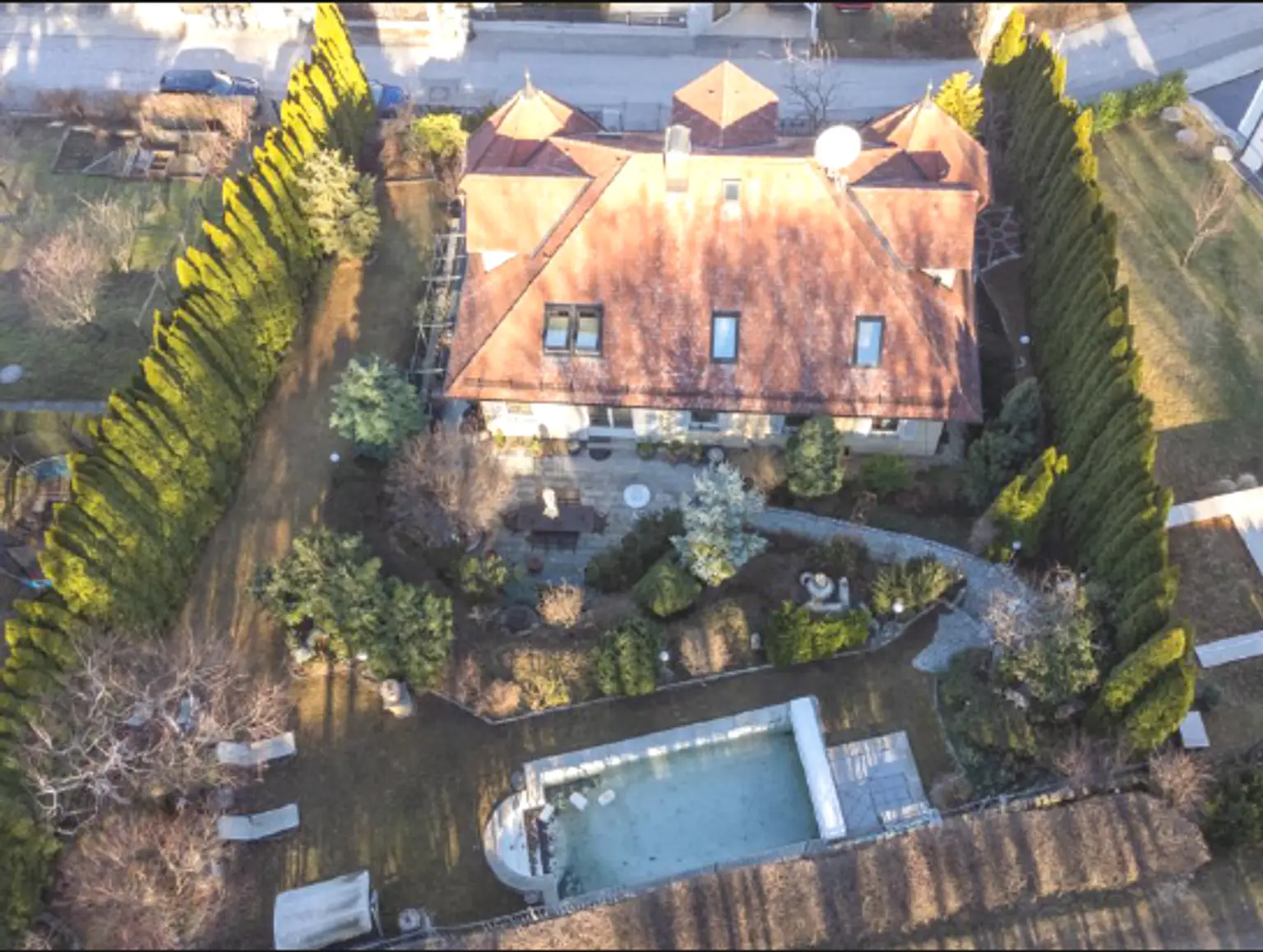 Durchatmen und Abschalten - Großzügige Familienvilla mit viel Platz und Ruhe mitten im Grünen