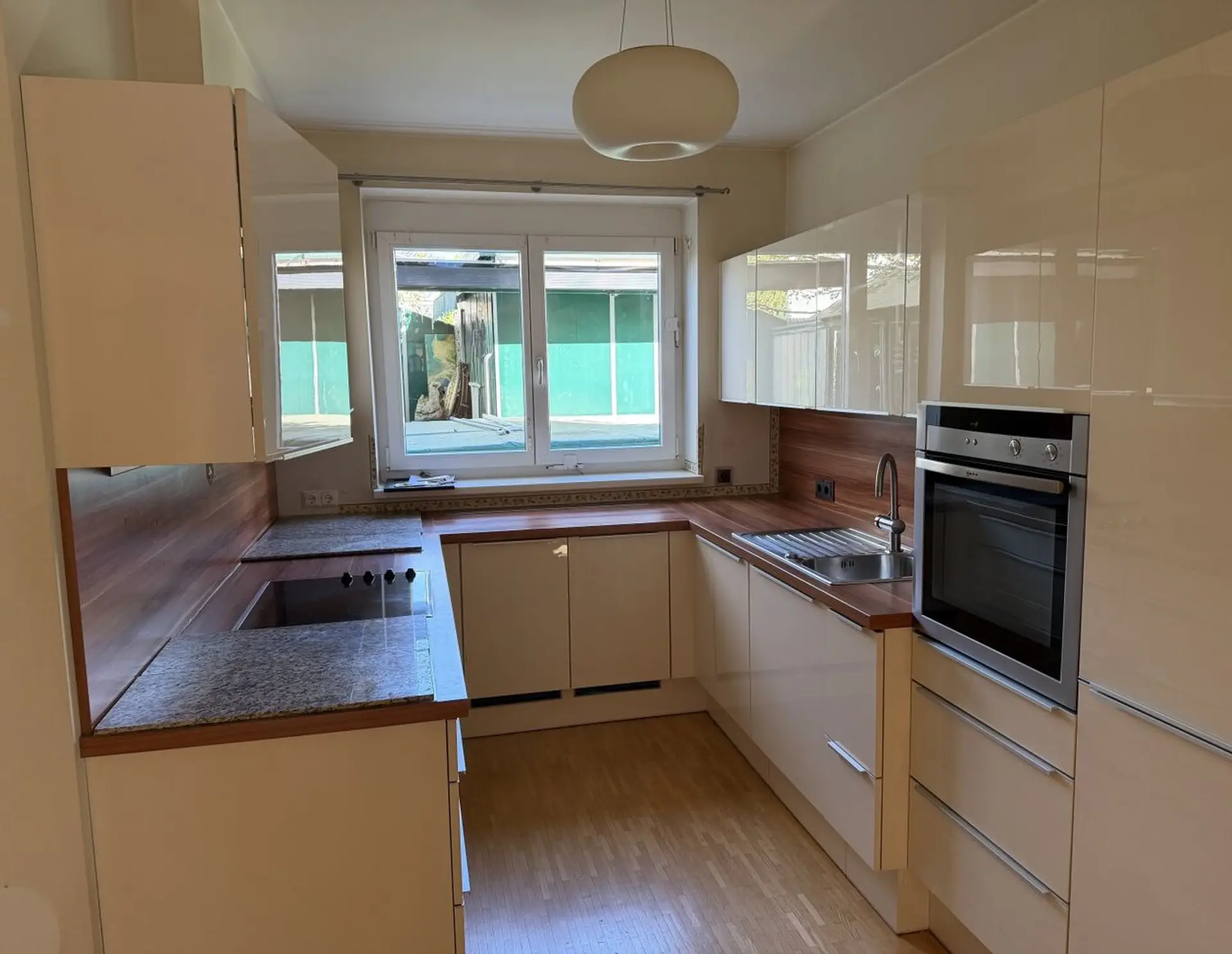 Große 4-Zimmer Etagenwohnung mit Eigengarten, Zusatzkeller und 1-3 Tg-Plätzen