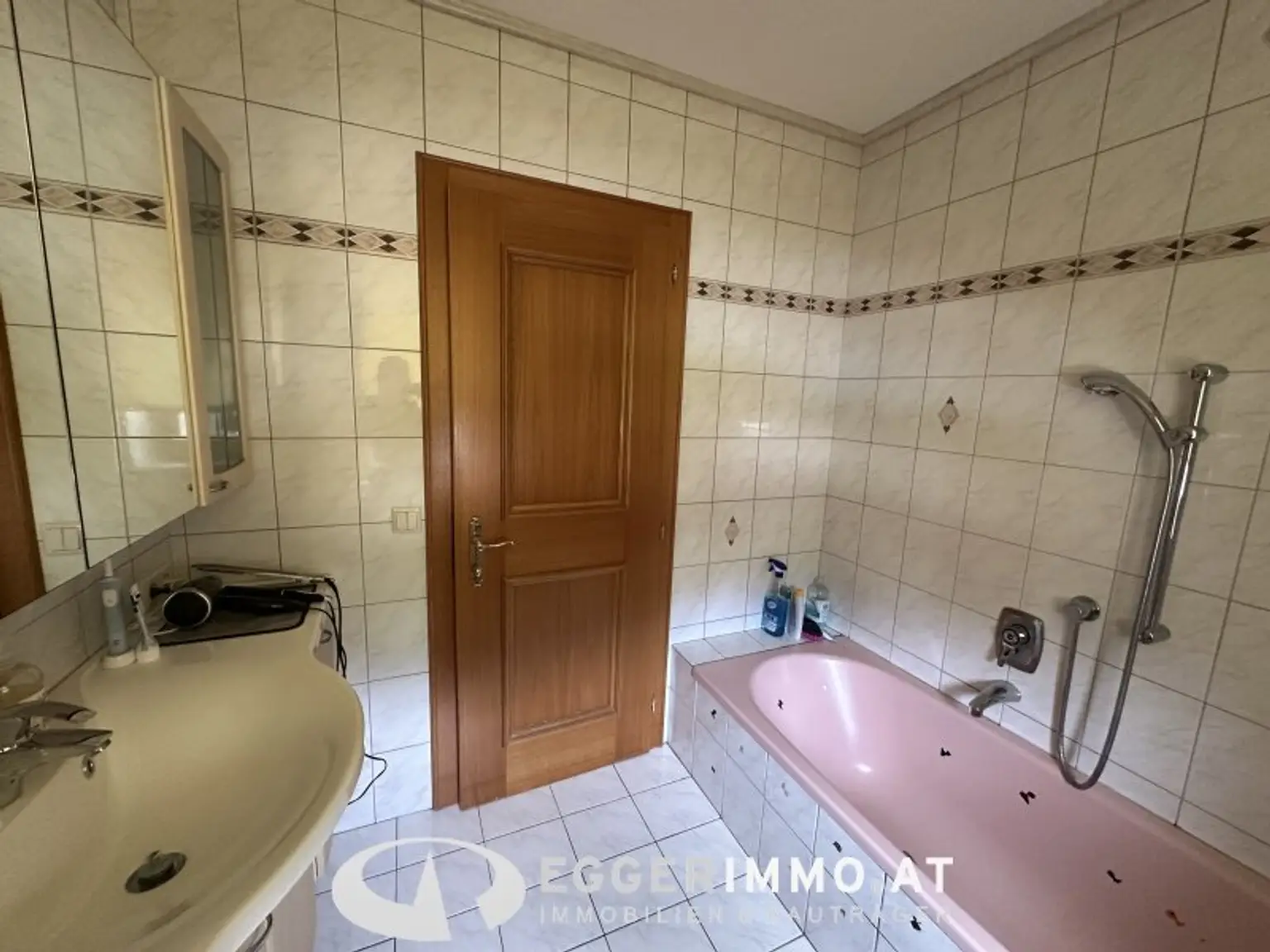 Well-maintained single-family home with great potential in Niedernsill / Steindorf for sale