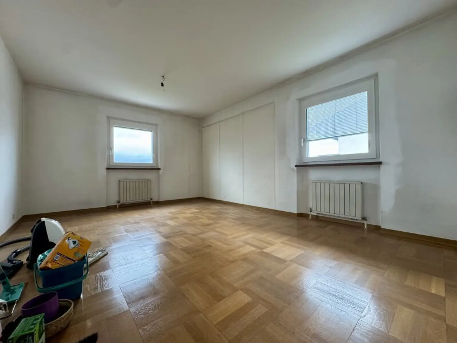 *geräumige 3 Zimmer Wohnung mit extra Küche und Balkon!  Super schöne Aussicht inkludiert!