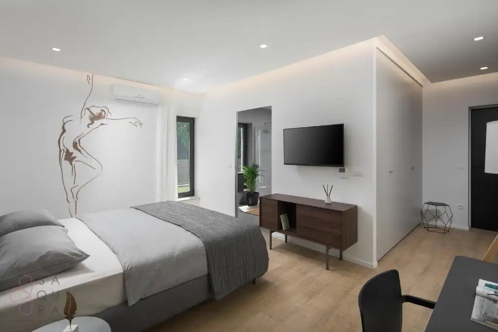Zeitgenössische Luxusvilla in Ližnjan – Mediterrane Eleganz an der Küste Istriens