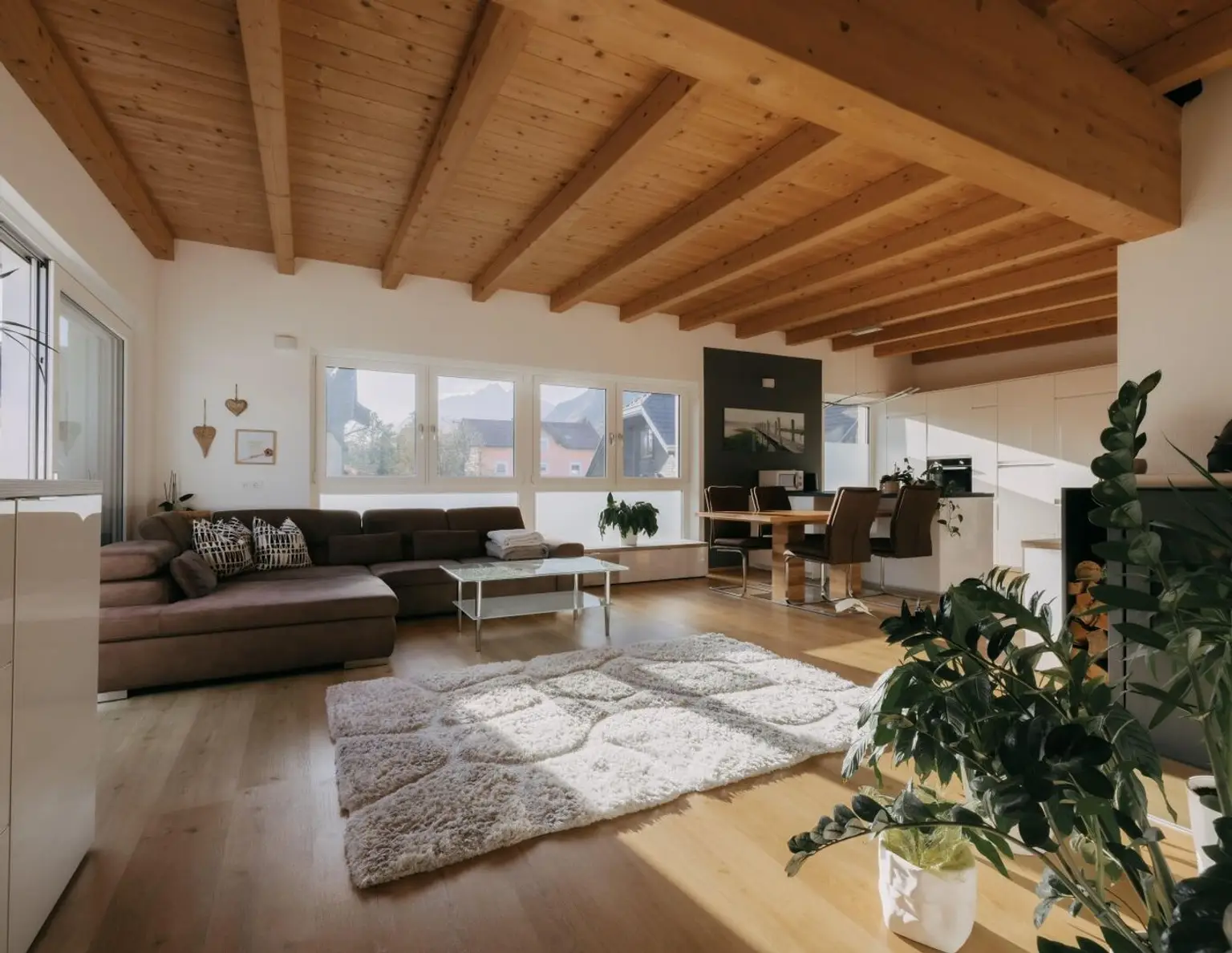 Jenbach: Modernes Zweifamilienhaus in ruhiger Umgebung mit großzügigem Garten zum Verkauf