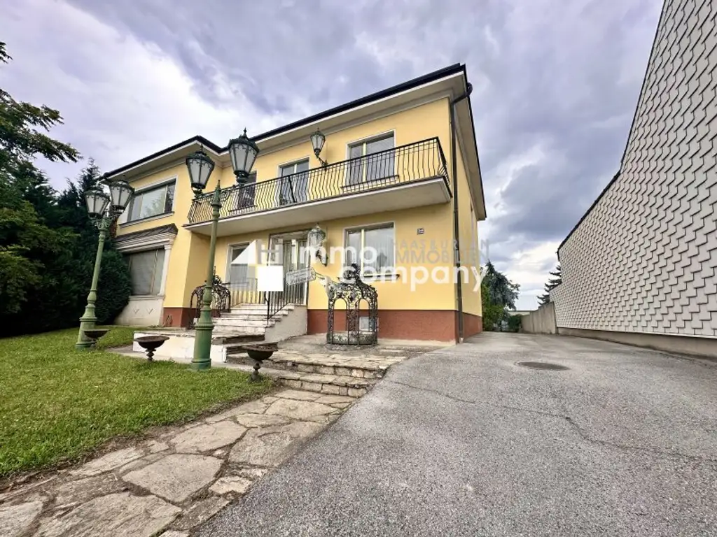 Traumhaftes Einfamilienhaus in Lassee: 9 Zimmer, Garten, Balkon und mehr!