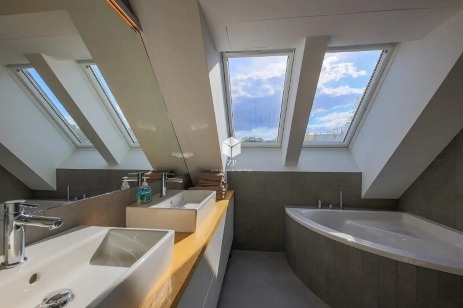 Luxuslage Schafberg: Einmalige Luxus-Maisonette mit Dachterrasse! Weitblick zum Verlieben!