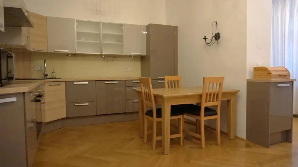 1050 Wien Altbaujuwel! Generalsanierte 3-Zimmer-Wohnung Nähe Naschmarkt