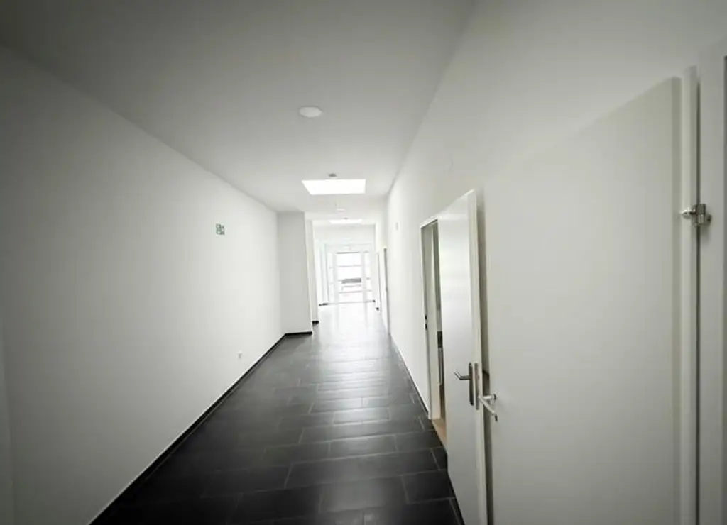 ''Bürofläche mit 3 Büros, Empfang, Küche & Sanitäranlagen – sofort bezugsfertig''