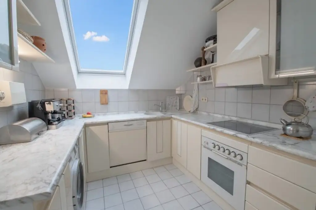 *** Dachgeschoss – Maisonettewohnung mit Garage am Naschmarkt ***