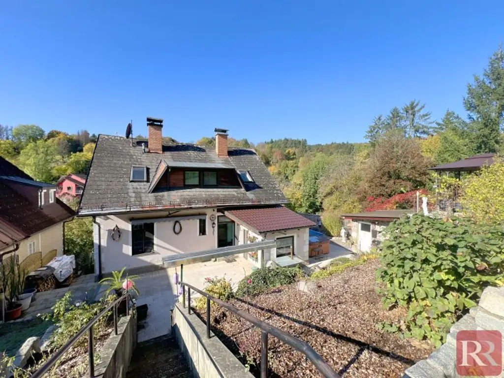 Jahrhundertwendehaus mit großem Grundstück