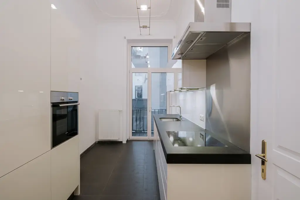 Stilvolle Altbauwohnung ca.107m² mit Balkon in Toplage 1070 Wien!