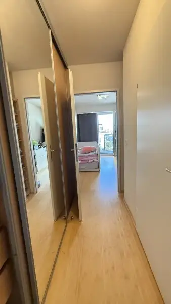 Tokiostraße / Kirschblütenpark: VIS / Japanische Schule: Möblierte 4 Zimmer-Maisonetten-Wohnung mit einer Loggia und Terrasse + optionaler Garagenstellplatz!