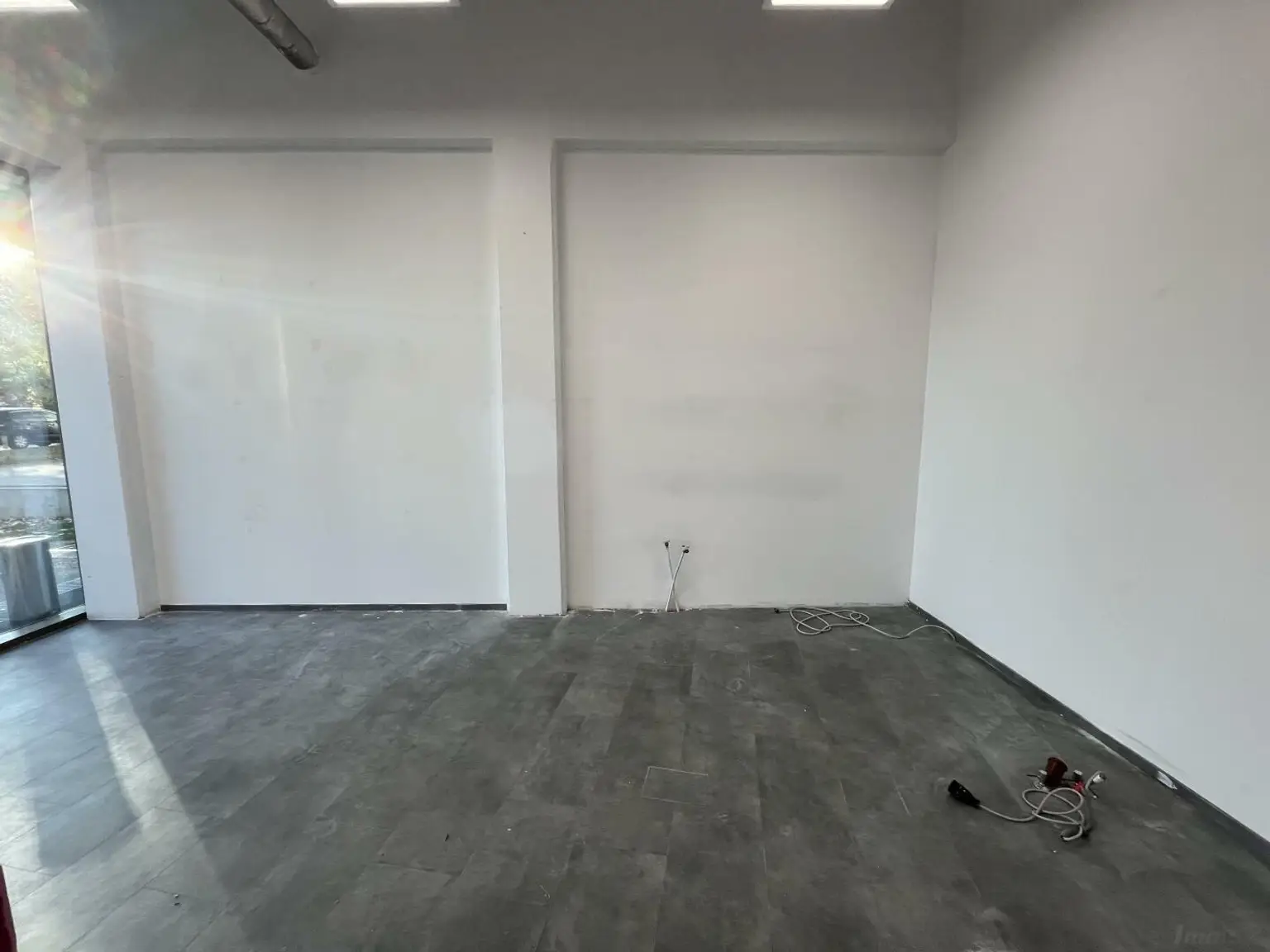 Eck-Portallokal zu vermieten, für viele Branchen geeignet - ab sofort
