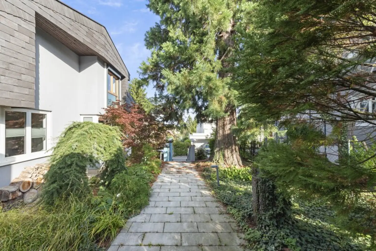 Exklusive Villa mit Nebengebäude in Gießhübl – Wohnen, Arbeiten & Wellness in Premiumlage