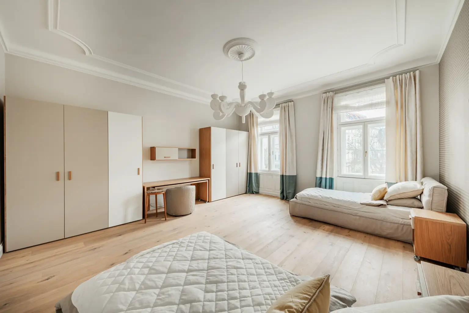 Vollmöblierte Luxus Altbauwohnung gegenüber Palais Liechtenstein