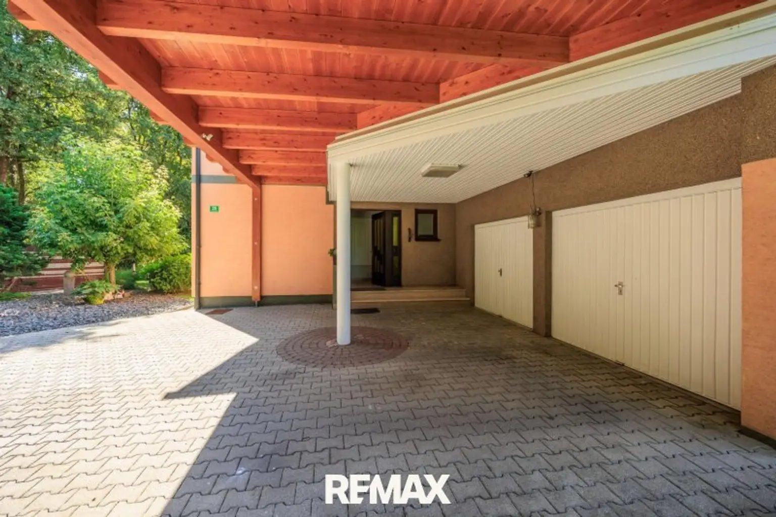 Carport & Garage