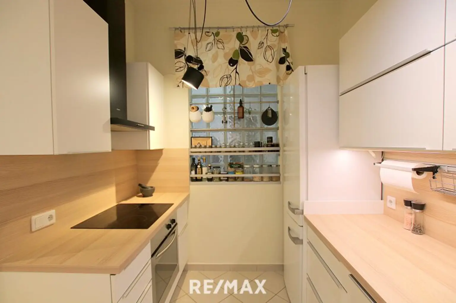 Wunderschöne Altbauwohnung - 2 Zimmer mit perfektem Grundriss, barrierefrei!