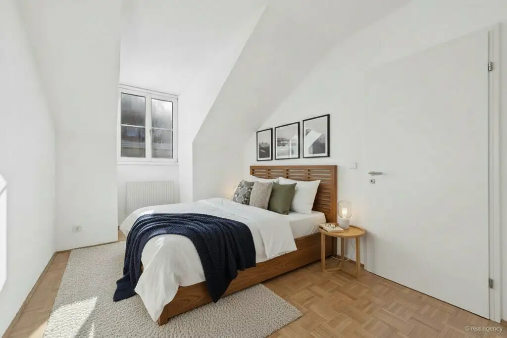 Wunderbare Dachgeschoßwohnung mit Freifläche - SERVITENVIERTEL