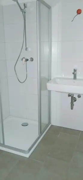 NEUBAU - ERSTBEZUG - Top 18 - Wunderschöne 2 Zimmerwohnung mit großem Balkon und eigenem Tiefgaragenplatz