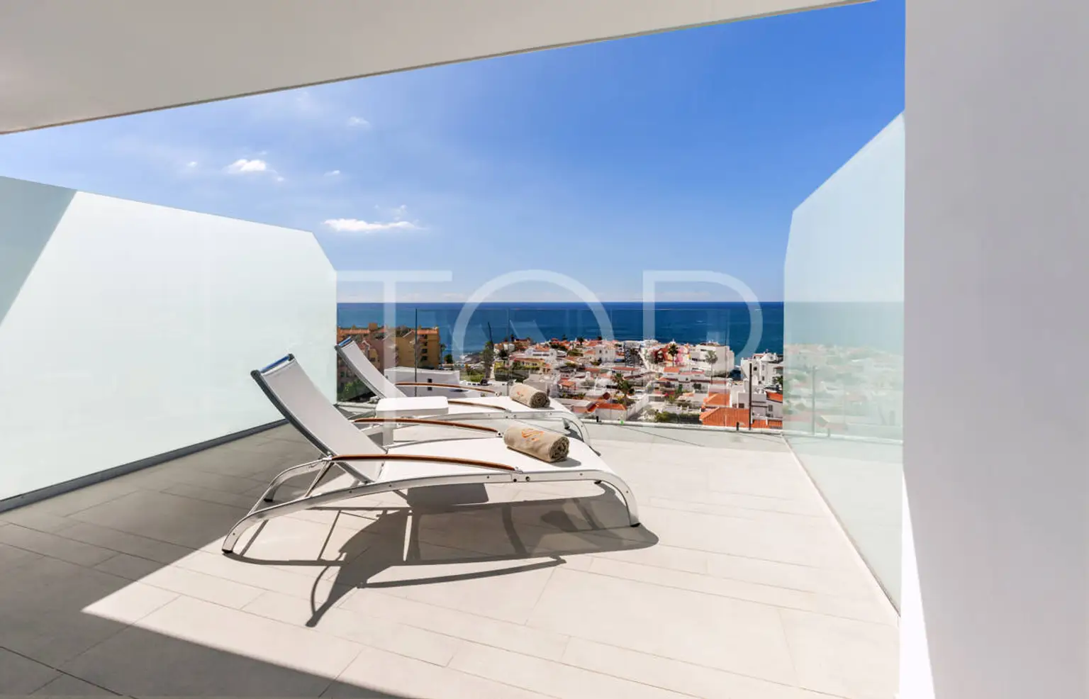 RHCB Juniorsuite front sea view & Juniorsuite panoramic sea view (1)