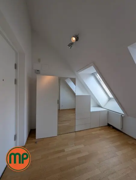 Außergewöhnliche Dachgeschoßwohnung mit viel Sonnenlicht