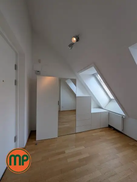 Außergewöhnliche Dachgeschoßwohnung mit viel Sonnenlicht