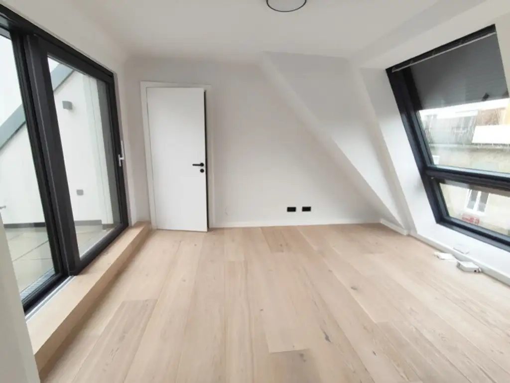 Krongasse! Erstbezug Penthouse mit 3 Terrassen und privatem Liftzugang auf frisch saniertem Altbau! Top17
