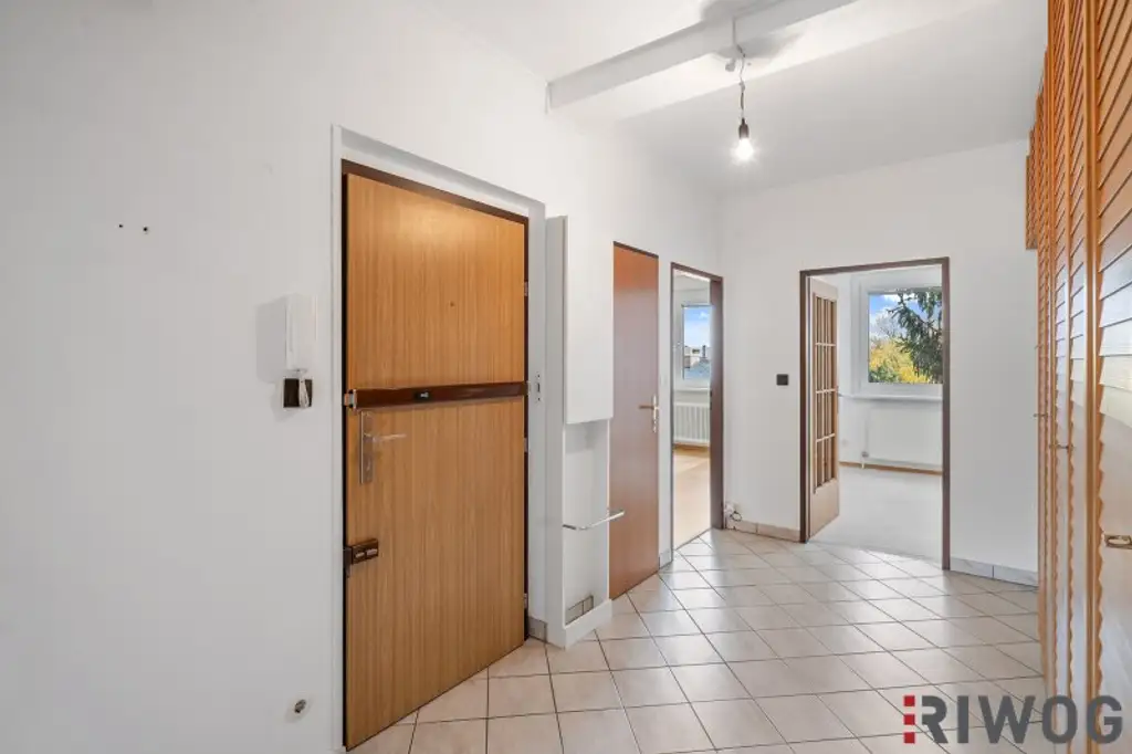 4 Zimmer - Loggia - Stellplatz - Top Infrastruktur- Ruhelage nahe dem Maurer Berg