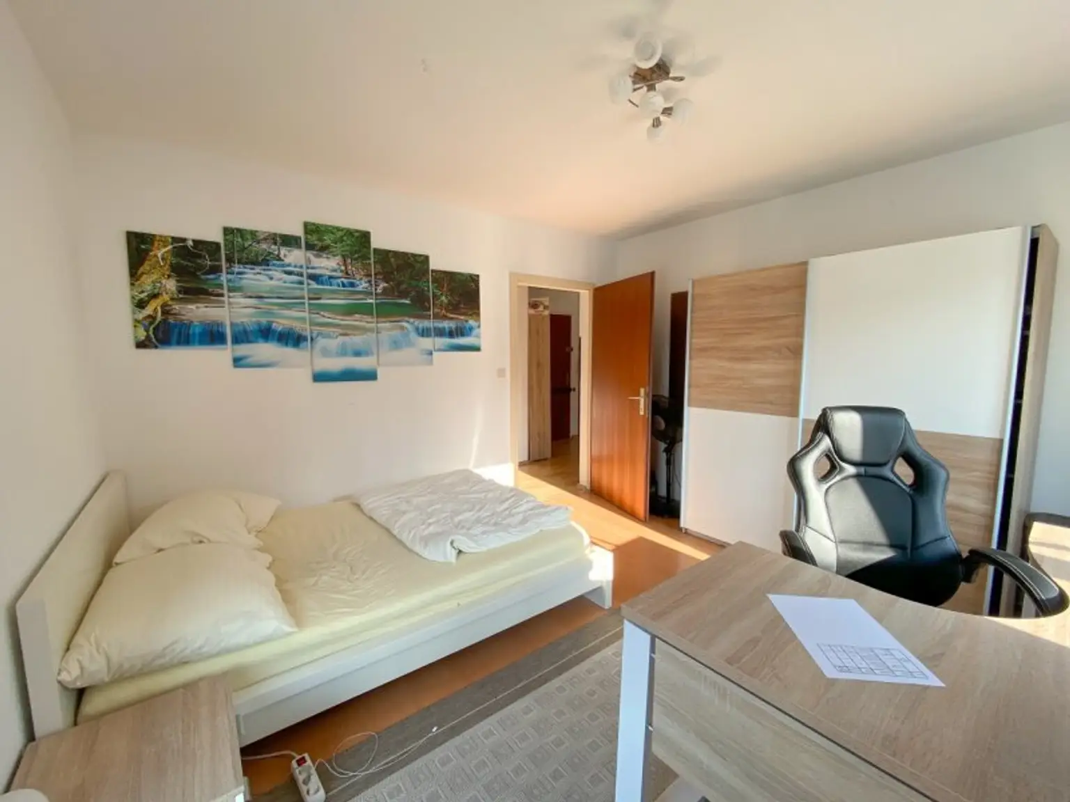 3er WG geeignet! 4-Zimmer Mietwohnung mit 5 m2 Terrasse! Inkl. Heizung und Warmwasser!