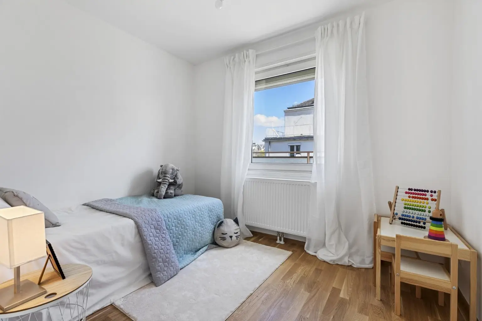 In Kürze frei. 3 Zimmer + Kabinett und 2 große Dachterrassen. Alles wie neu...!!!