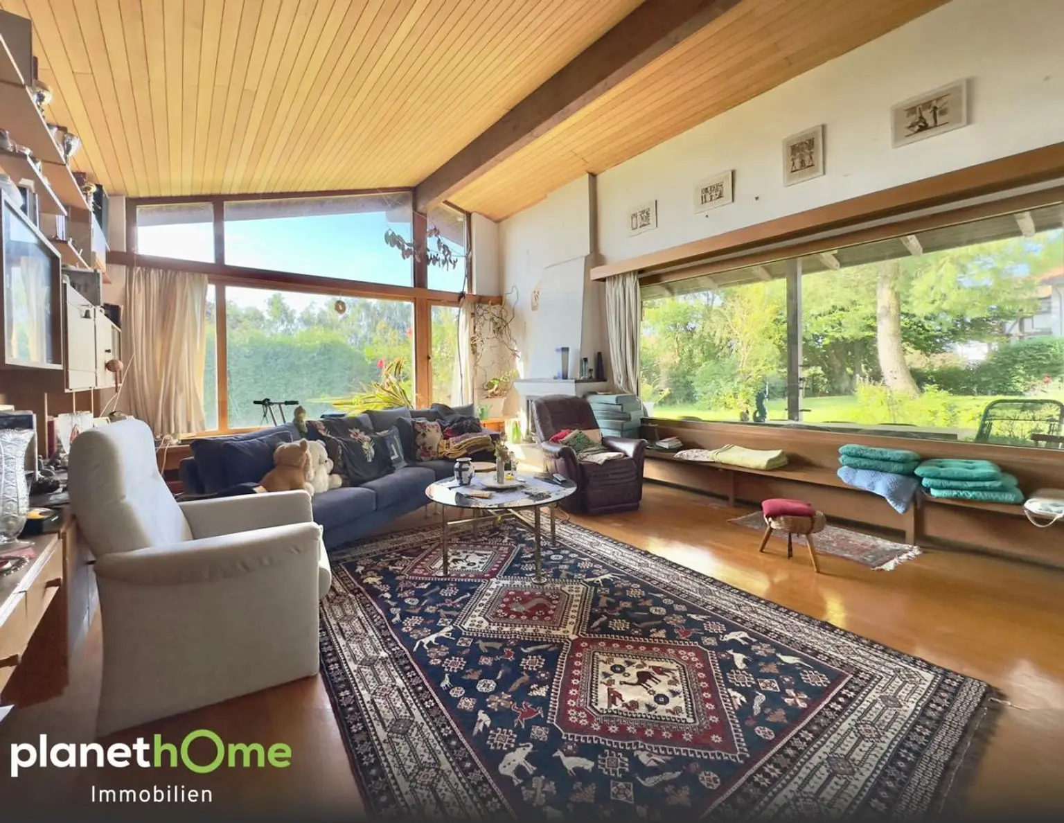 Bungalow mit zwei Wohneinheiten auf rund 1.800 m² großem Grundstück in Seewalchen am Attersee
