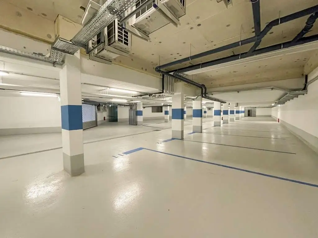 Exklusiv und komplett möblierte 3-Zimmer-Terrassenwohnung für gehob. Ansprüche // Excl. and fully furnished 3-room terr. apt for discerning tastes //