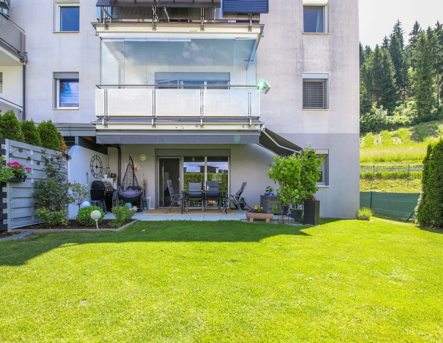 ***Design trifft Natur*** Stilvolle Gartenwohnung mit Schwimmteichnutzung