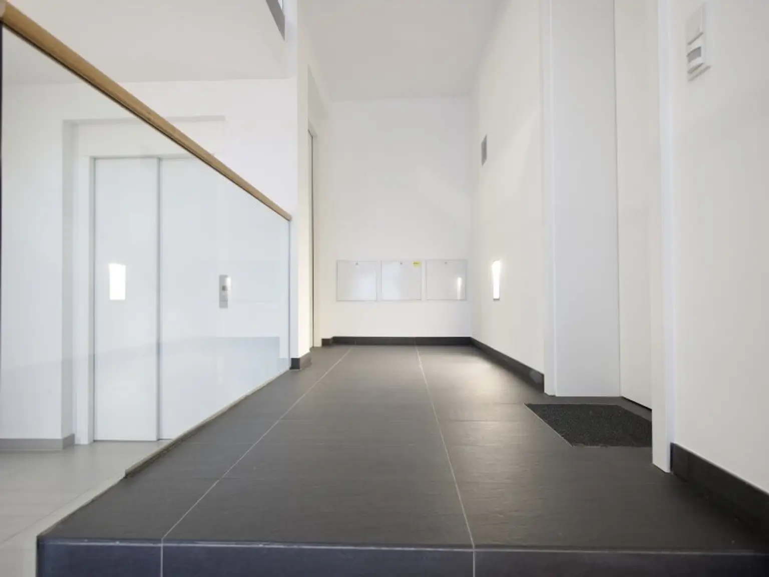 Neustift am Walde - Großzügige Vier-Zimmer Terrassenwohnung inklusive zweier Tiefgaragenplätze
