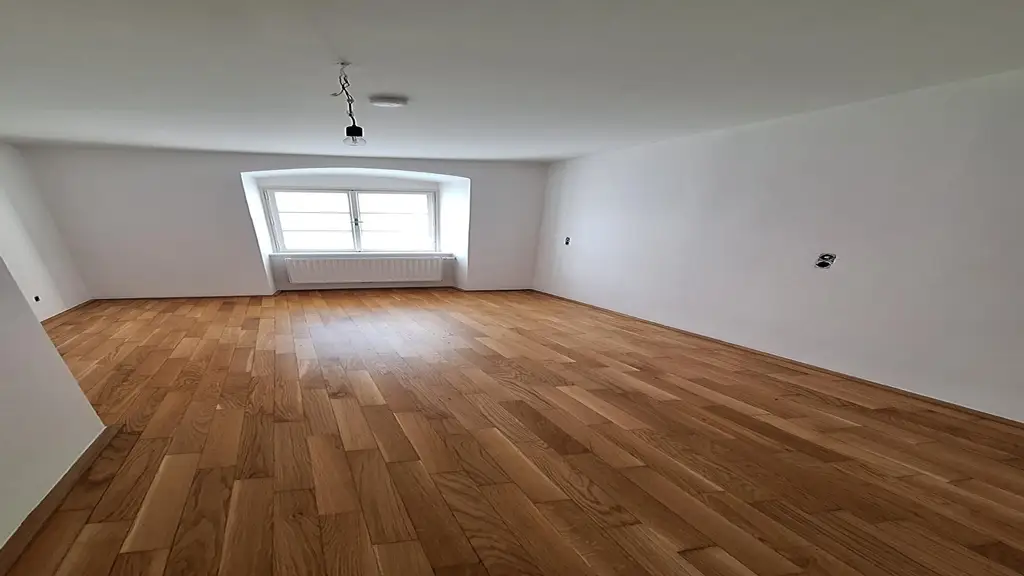 2-Zimmer Wohnung mit Eigengarten im denkmalgeschützen Vorderhaus Stift Gleink zu vermieten