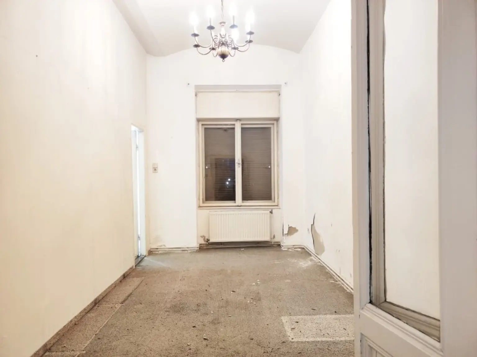 SÜDSEITIG :  Stilaltbau beim Walter-Beck-Platz