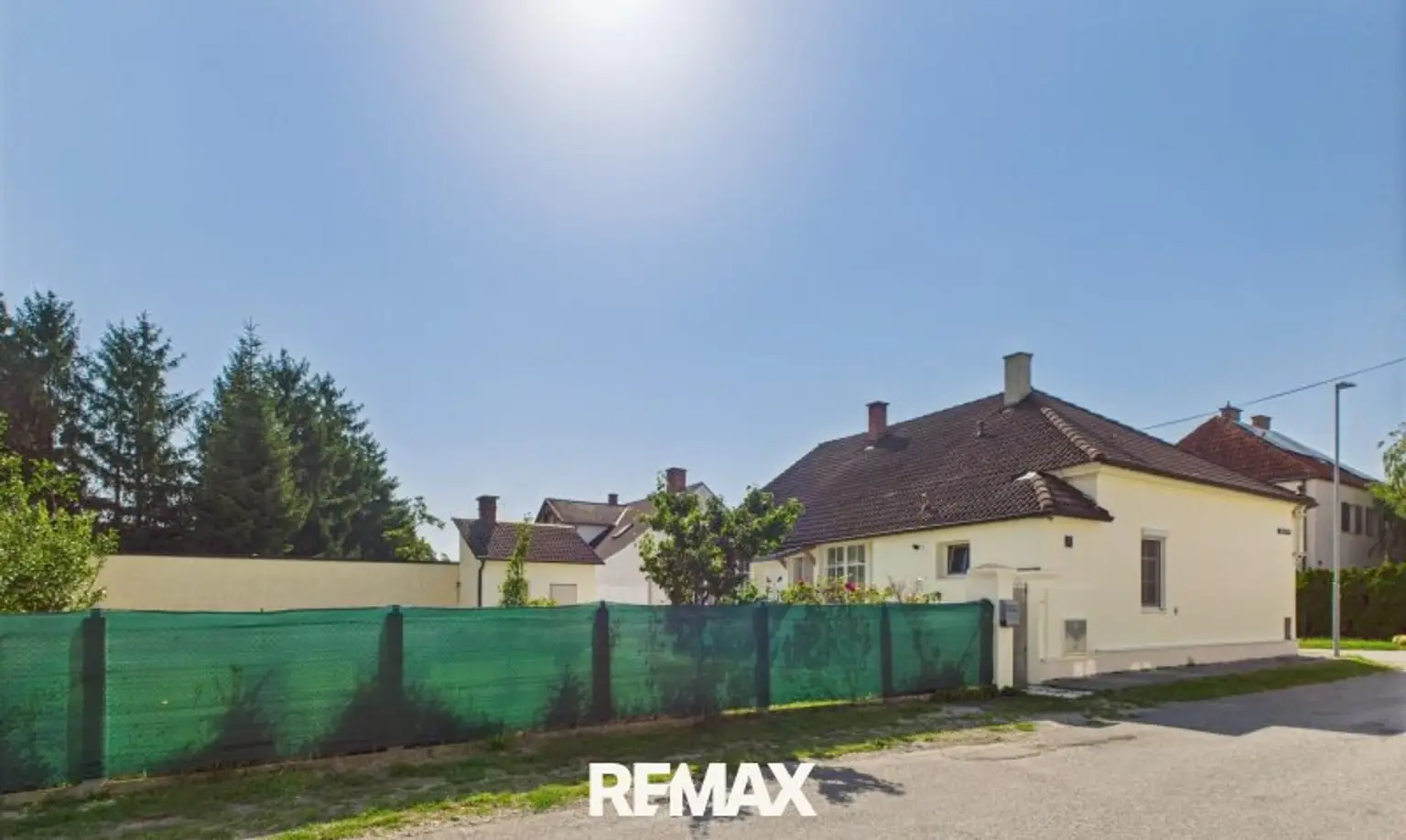 Straßenansicht seitlich