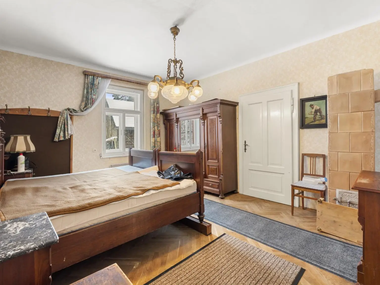 Schlafzimmer mit Kachelofen