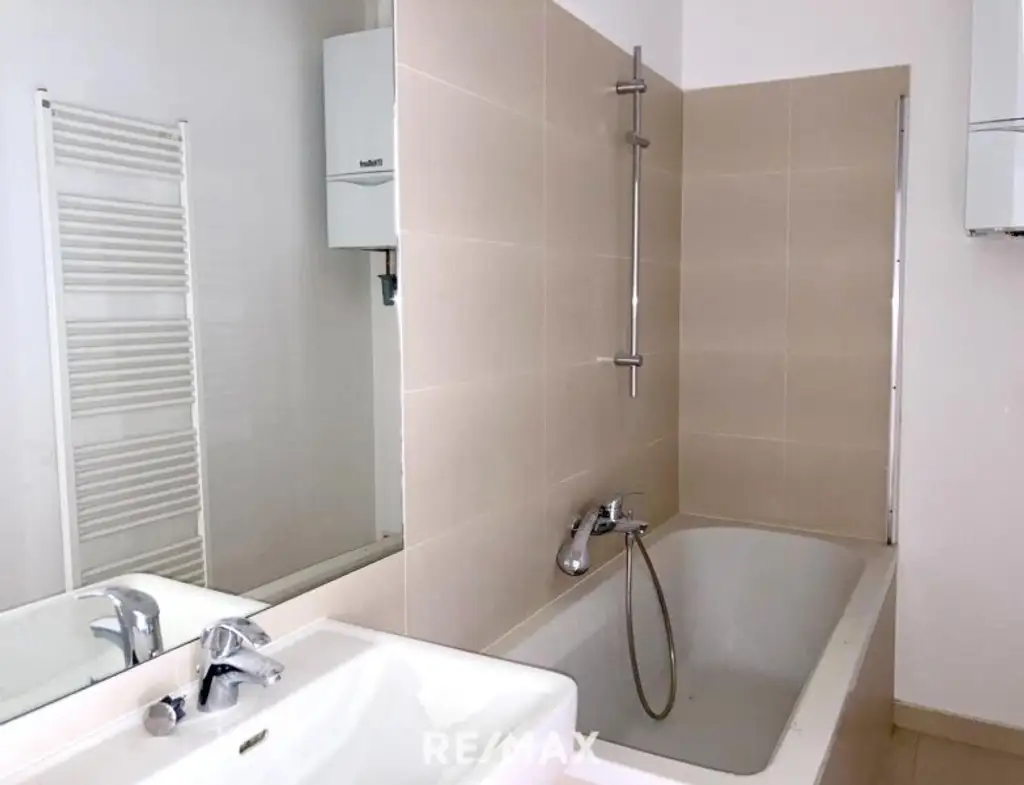 Charmante 2-Zimmer-Wohnung mit separater Küche und Altbauflair – Liftbau ist in Planung!