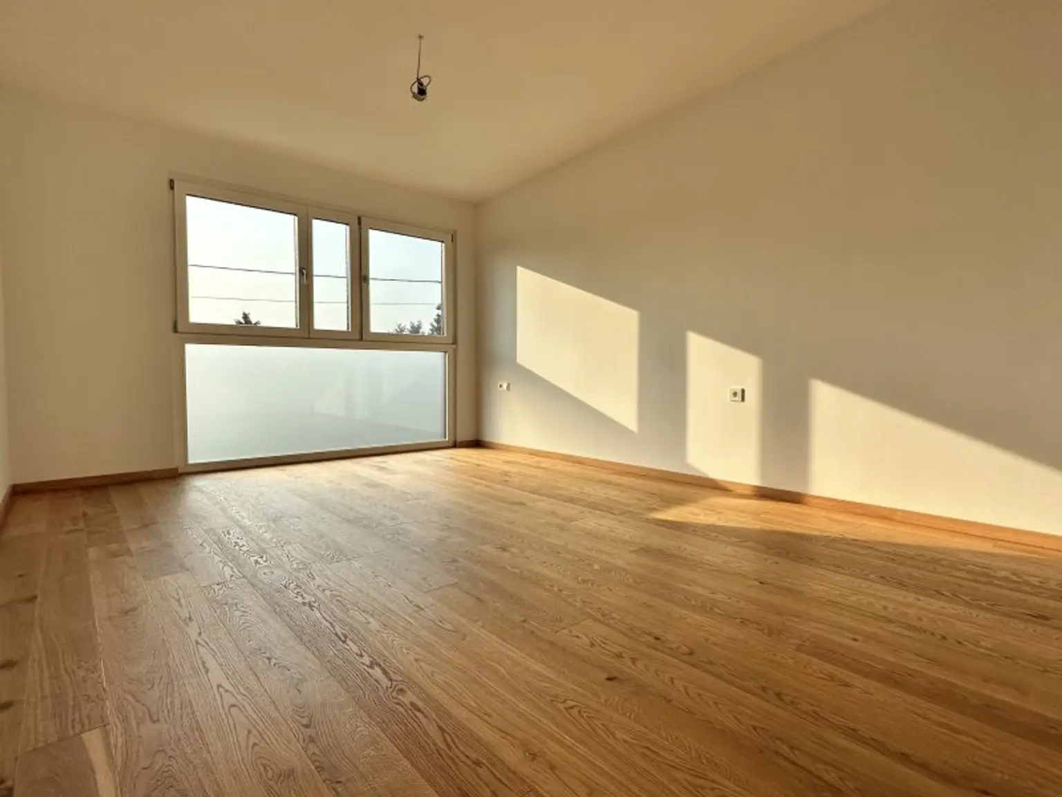 Schlüsselfertiges Reihenhaus in ruhiger Lage! U2 Nähe. Photovoltaikanlage. Nahe Badeteich Hirschstetten. Provisionsfrei für den Käufer