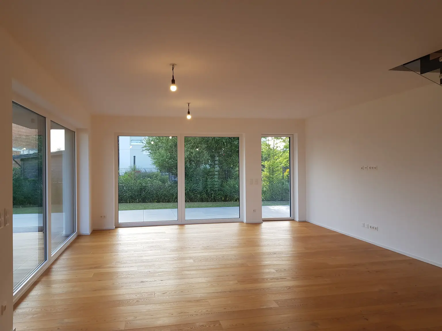 PERFEKTES, MODERNES, NEUES TRAUMHAUS IM ERSTBEZUG AM FELSER SEE