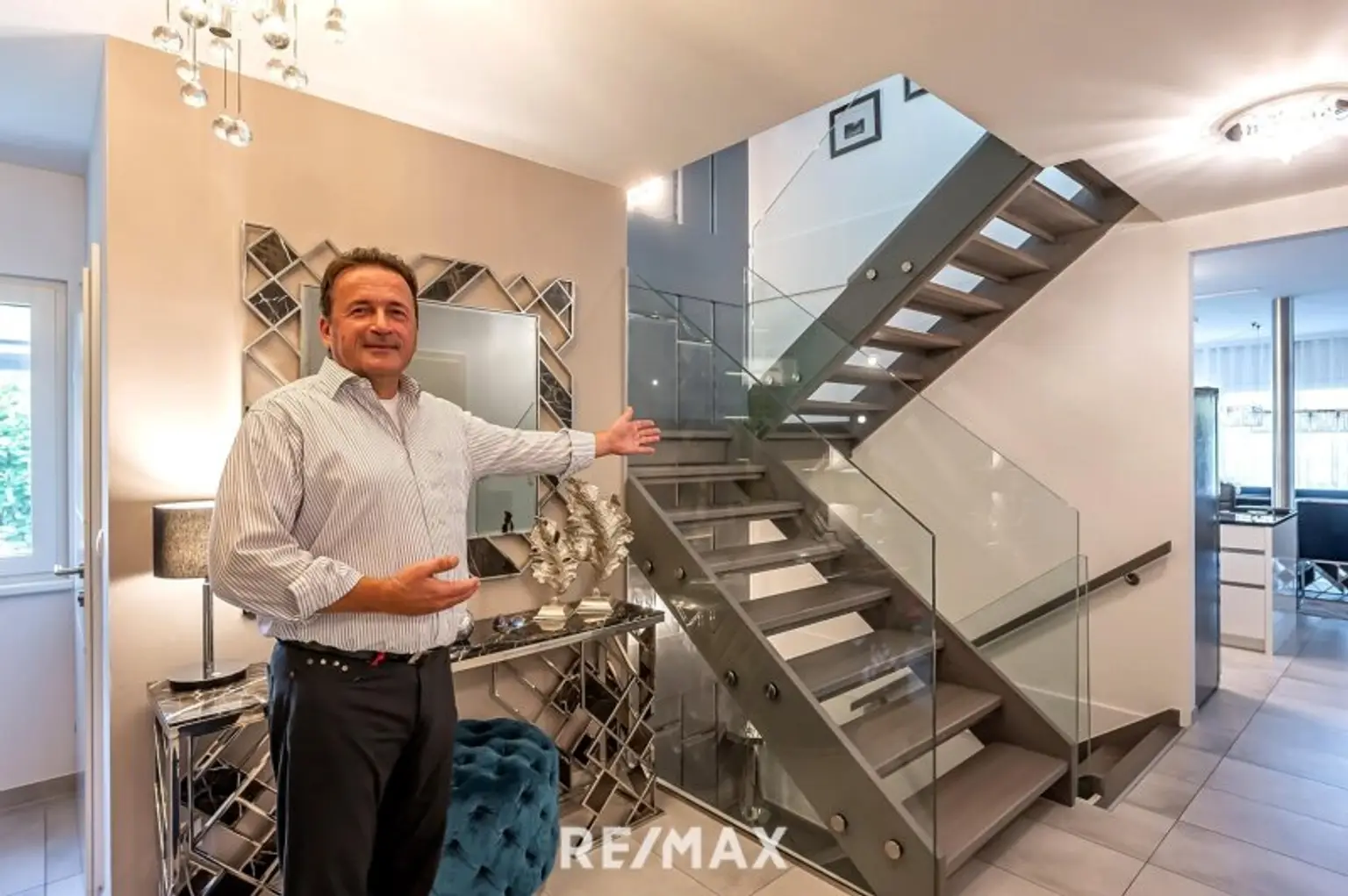 WOHNEN MIT STIL | KOMFORT | LUXUS UND SWIMMINGPOOL in Grünruhelage.