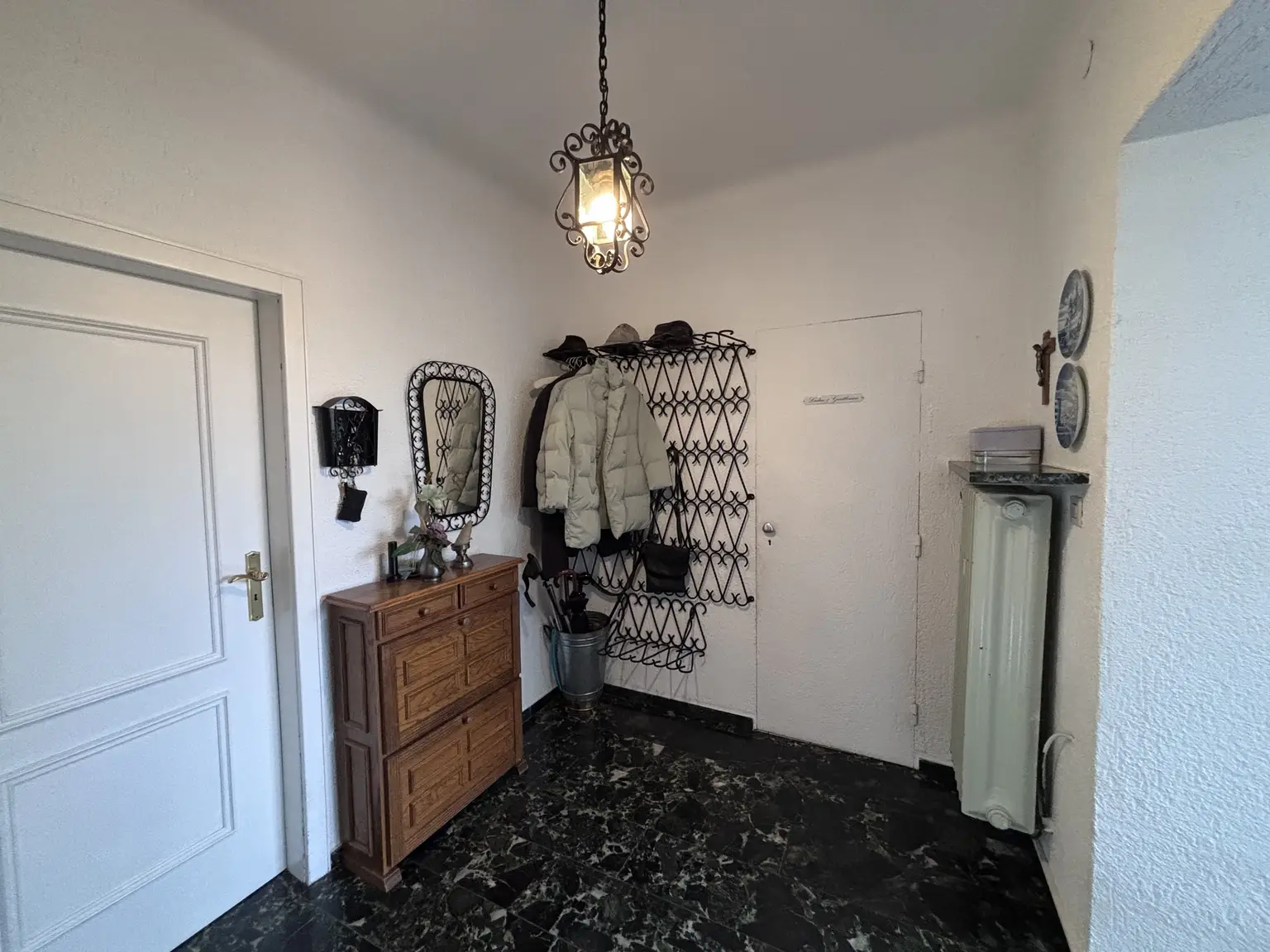 Garderobe EG
