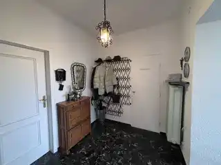 Garderobe EG