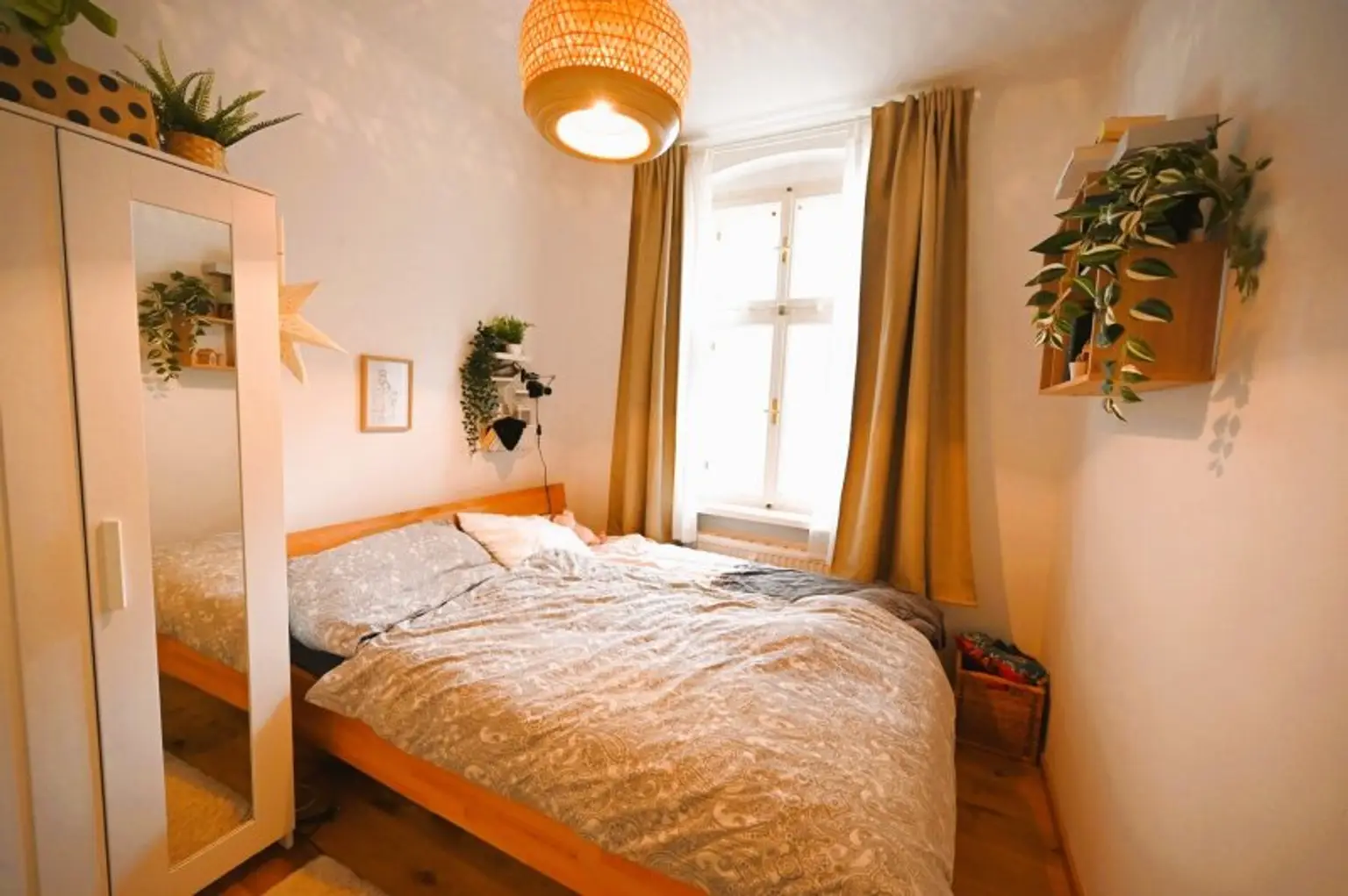 Charmanter Altbauflair trifft moderne Sanierung – 3-Zimmer-Wohnung in der Schillerstraße