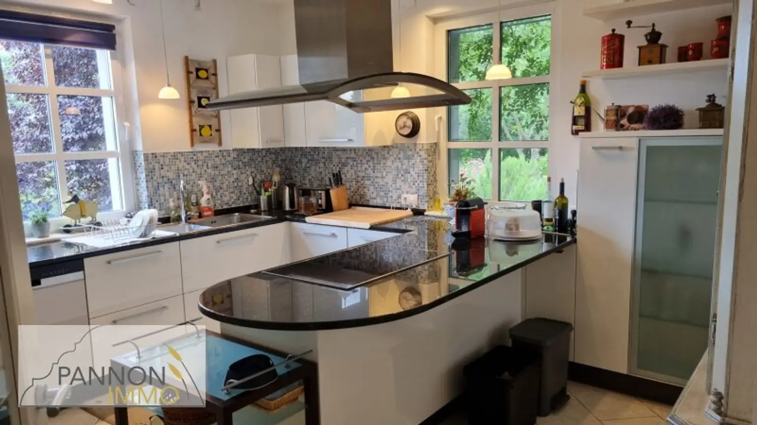 Luxus und Wohlbefinden - Traumvilla mit uneinsehbarem Garten in Grünlage