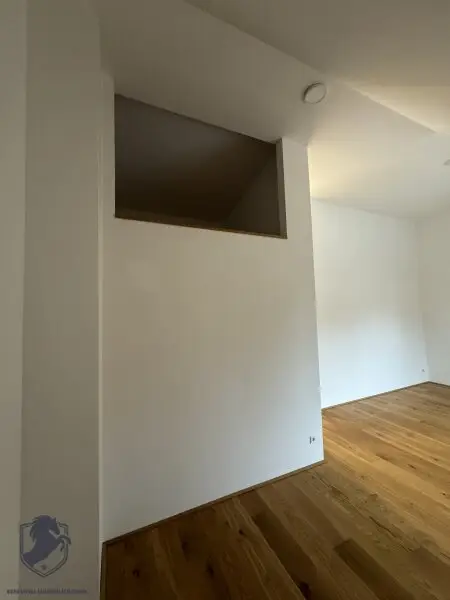 Stilvoll wohnen im Herzen von Wien: Dachgeschosswohnung mit Terrasse und Parkplatz in 1140 Wien!