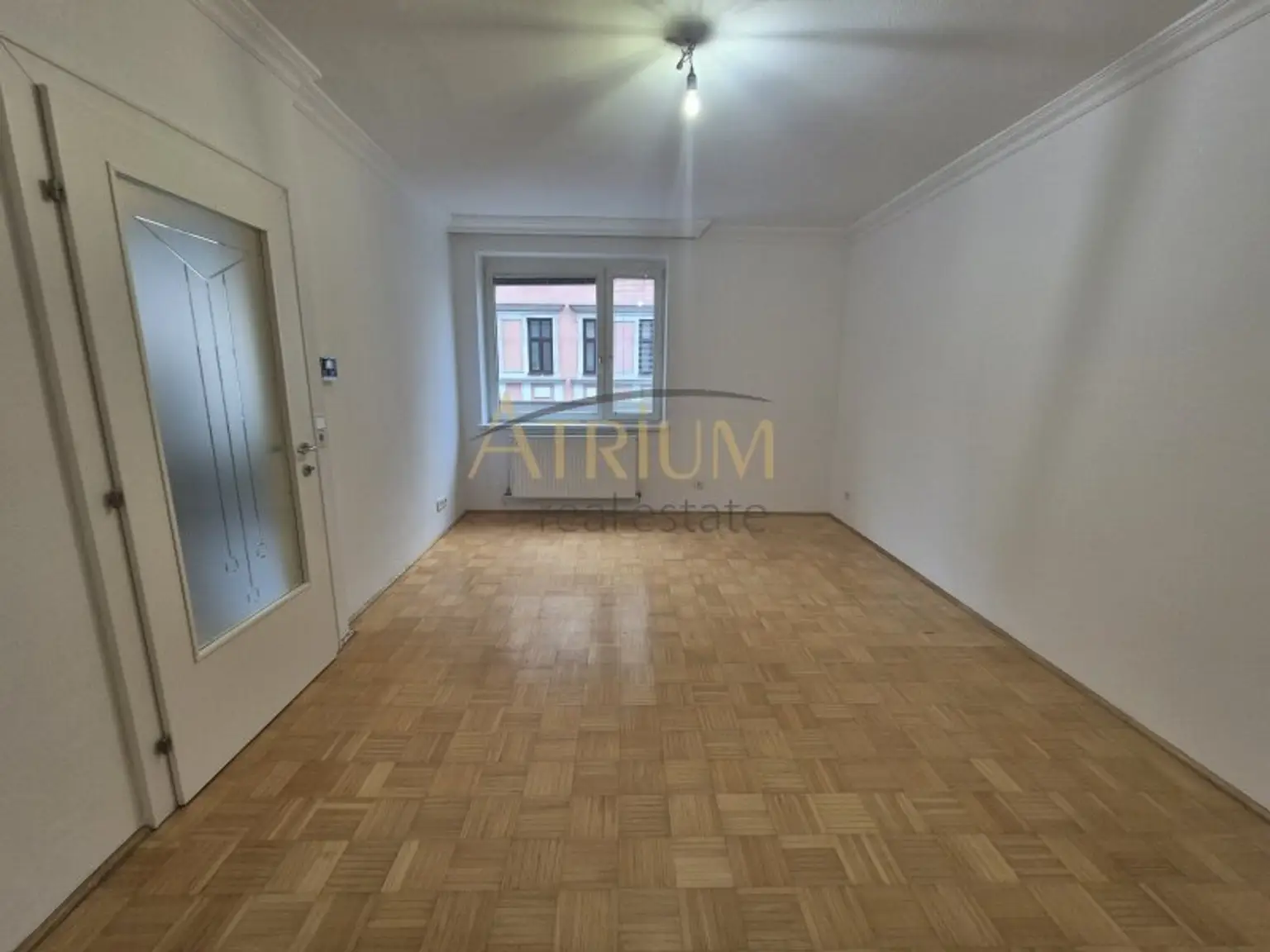 Ideal gelegen, sofort bezugsbereit mit niedrigen Betriebskosten und freiem Mietzins!